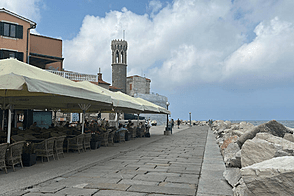 Квартира с одной комнатой в Пиране