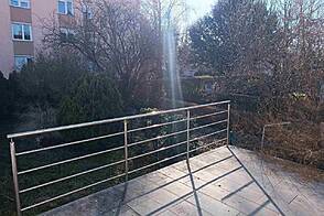 Дом с террасой в Ново Любляне в районе Бежиград