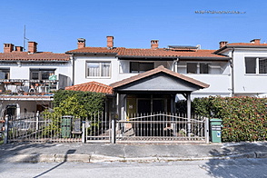 Изола: дом с террасой