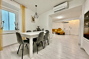 Квартира с тремя комнатами в Пиране