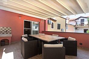 Ново Пиран дом с террасой