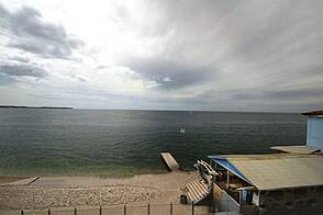Квартира из трёх комнат возле моря