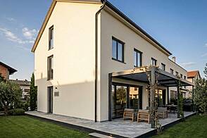 Здание с террасой в Ельшах