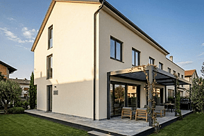 Здание с террасой в Ельшах