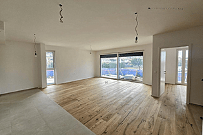 Изола: светлая квартира с домом и атриумом