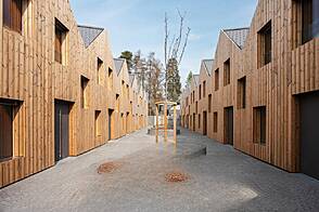 Здание с террасой в Бледе