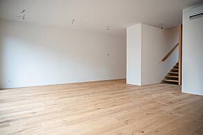 Резиденция Новое Блед: дом у озера с террасой.