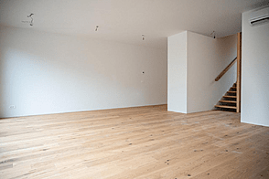 Резиденция Новое Блед: дом у озера с террасой.