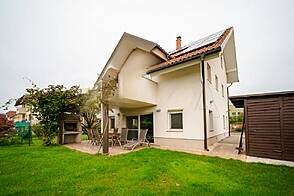 Чрнуче, дом