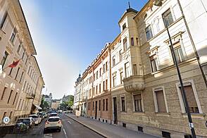 Новая 5-комнатная квартира в центре Любляны