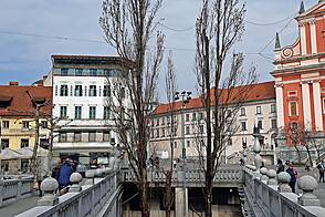 Квартира с тремя комнатами в центре