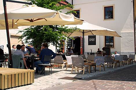 Утонченный ресторан возле реки Любляницы: 7