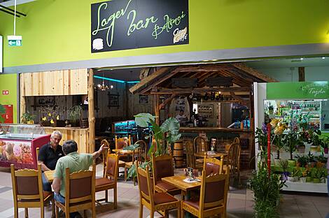 Кафе с террасой и цветочный магазин с арендатором- доход 7,2% GRY: 1