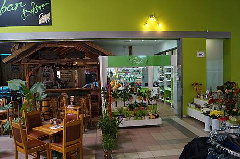 Кафе с террасой и цветочный магазин с арендатором- доход 7,2% GRY: 2