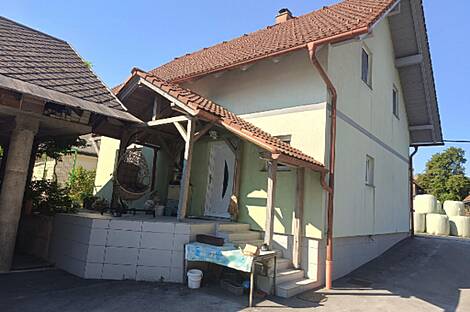 Подхом, Дом: 3