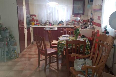 Подхом, Дом: 4