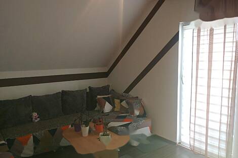 Подхом, Дом: 8