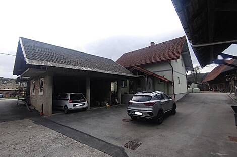 Подхом, Дом: 9