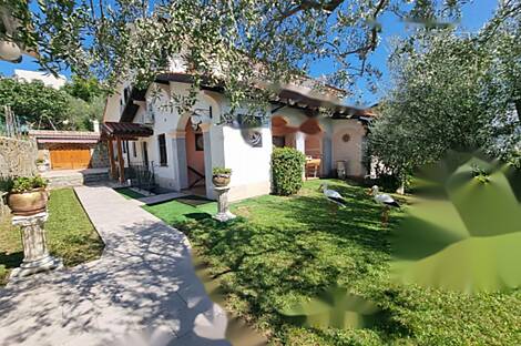 Загородный дом с террасой Ягодье: 1