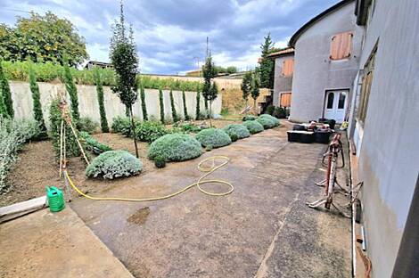 Резиденция, Чежари: 4