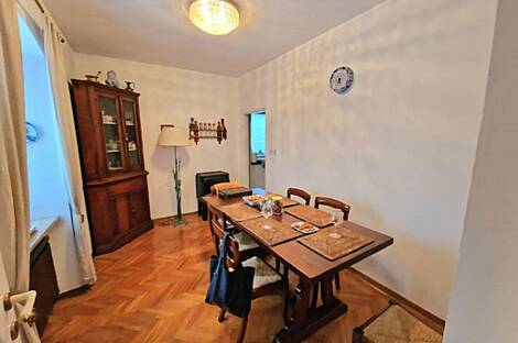 Резиденция, Чежари: 13