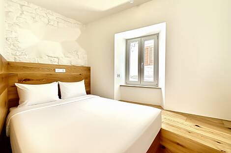 Строение с террасой на площади Тартини: 9