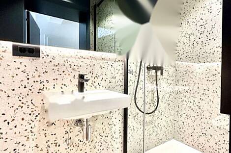 Строение с террасой на площади Тартини: 13