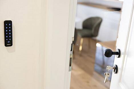 Строение с террасой на площади Тартини: 17