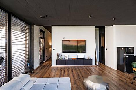 Дом в два этажа, расположенный в Сежане: 25