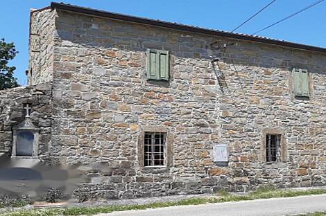 Здание с обширной территорией: 4