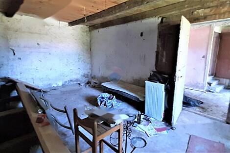 Здание с обширной территорией: 9