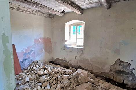 Здание с обширной территорией: 12