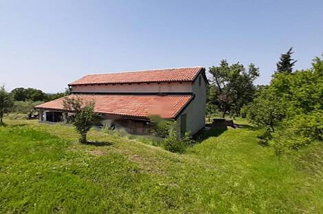 Здание с обширной территорией: 17