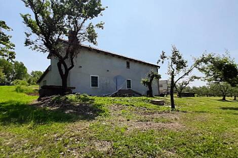 Здание с обширной территорией: 25