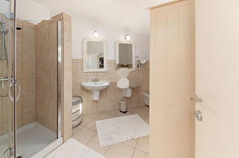 Здание, Малиа: 9