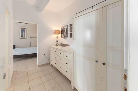 Здание, Малиа: 20