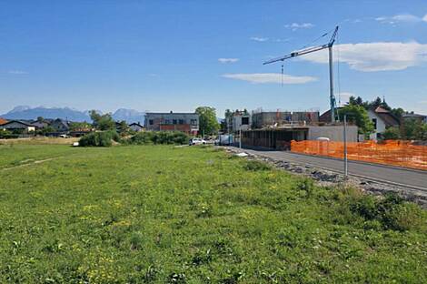 Участок земли в Задоброве с разрешением на возведение здания: 6