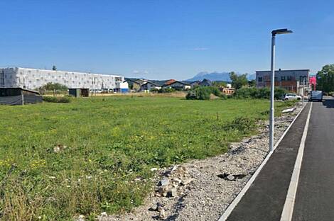 Участок земли в Задоброве с разрешением на возведение здания: 11