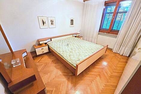 Дом в центре города Сежана: 25