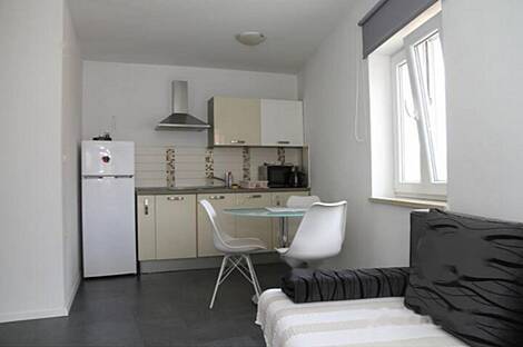 Квартира с четырьмя комнатами в центральной части Копера: 12