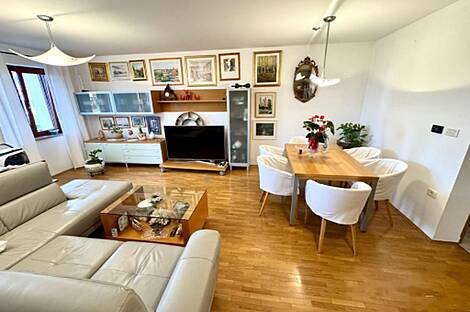 Квартира с четырьмя комнатами в Хрватини.: 3