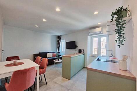 Квартира в Пиране с несколькими комнатами: 1