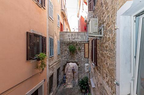 Квартира в Пиран с двумя комнатами: 2