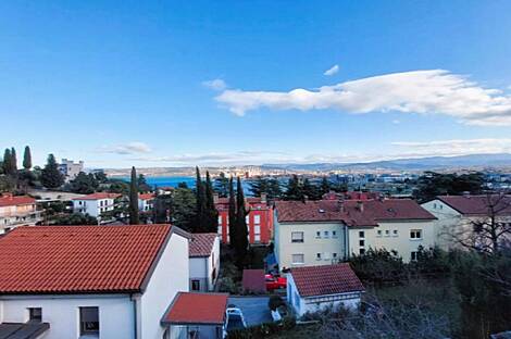 Квартира с четырьмя комнатами Копер: 4