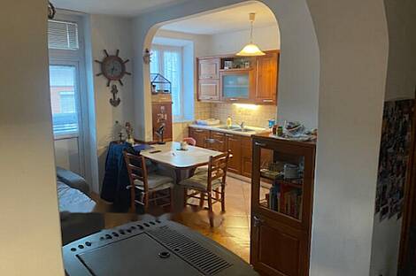 Квартира с тремя комнатами, недавно построена.: 5