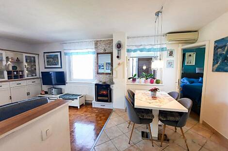 Марковец располагает двухкомнатной квартирой.: 12