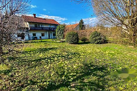 Жилище на улочке, выложенной кирпичом: 1