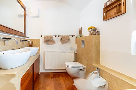 Здание Поле Любляна Кашель: 15