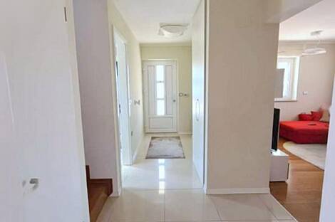 Дом с верандой в Хроватине: 11