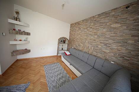 Дом, Раковник: 9